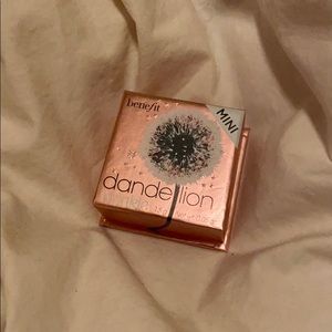 Benefit Mini Dandelion Twinkle Highlighter